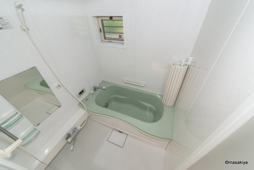 ポムラフィネの浴室|お風呂　一坪タイプで広々です。