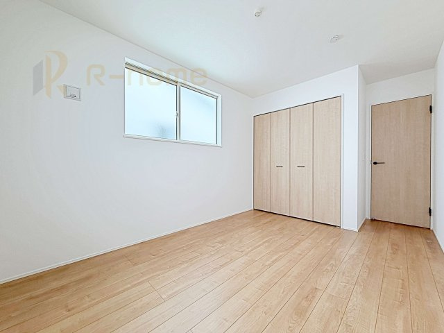 龍ケ崎市姫宮町第1期　新築子戸建て　2号棟の洋室|どんな部屋家具も合わせやすいシンプルな洋室！
たっぷりの日差しと心地よい風が舞い込む住まい♪