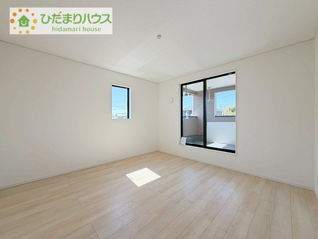 【寝室】 | つくば市若森第1　新築戸建　1号棟 | 大きなベッドを置いても余裕の広さの主寝室♪