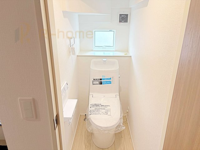 龍ケ崎市姫宮町第1期　新築子戸建て　3号棟のトイレ|温水洗浄便座付きのトイレ。
トイレが２ヵ所設置で朝の忙しい時間でも安心です。