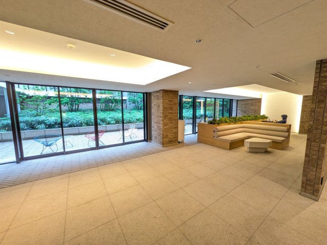 ラティエラ武蔵小杉のロビー