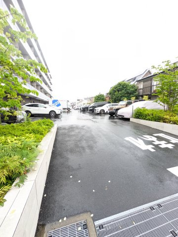 ラティエラ武蔵小杉の駐車場