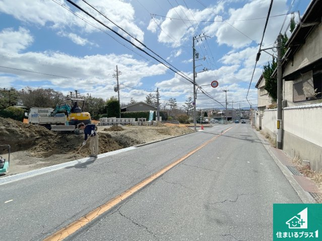 羽曳野市はびきの　新築一戸建ての前面道路含む現地写真|周辺は落ち着いた街並みの住宅地！子育てがしやすい住環境です！まだ未完成ですが、現地でしかわからない事もございます。是非一度ご覧ください。