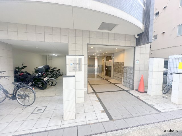インボイス難波南レジデンス　仲介手数料無料のエントランス