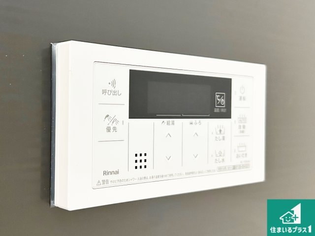 羽曳野市はびきの　新築一戸建てのキッチン|リビングと統一感があり、使い勝手のいいキッチン。広々としているので、二人並んで作業が出来ちゃいます。お子様と一緒に色々なお料理に挑戦できるスペースがあります。