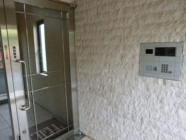 ジェイ・ジルーＢのセキュリティ|オートロック付きの広々玄関！