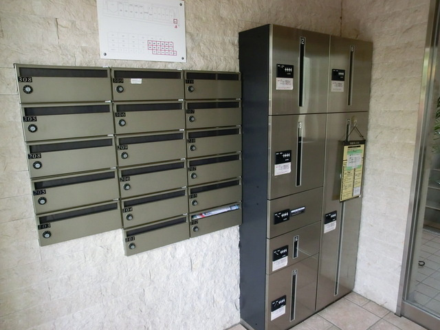 ジェイ・ジルーＢのロビー|集合ポストと宅配ボックスです！