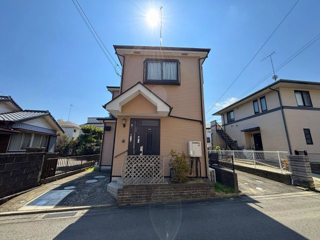 【外観】 | ◇◆伊勢原市上粕屋 中古戸建◆◇ | 東・西側隣地と距離があり開放的です！
