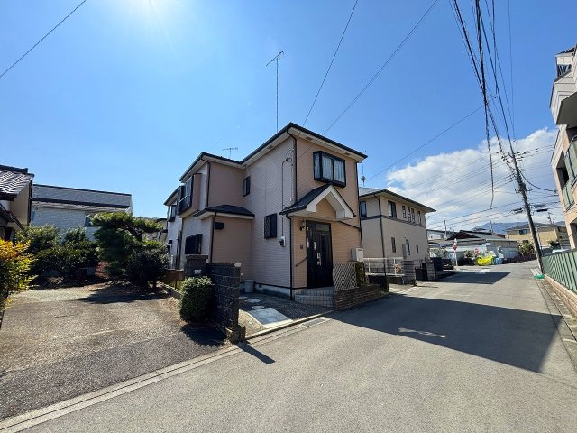 【前面道路含む現地写真】 | ◇◆伊勢原市上粕屋 中古戸建◆◇ | 北側4.8m道路に面しています。
