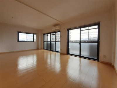 【居間・リビング】 | ＳＡＰＨＹ（サフィー） | ゆったりとした居間です