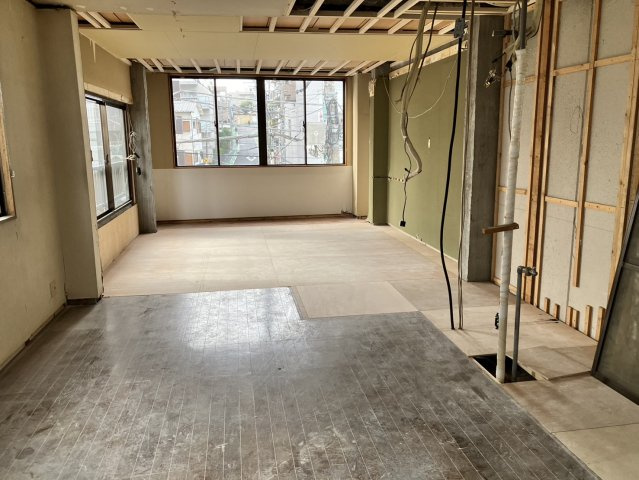 千駄木３４８ビルのロビー