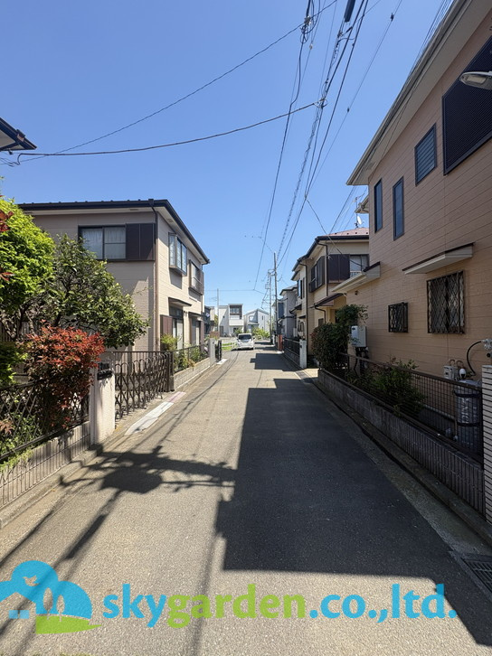 茅ヶ崎市中島　中古戸建　1棟の前面道路含む現地写真