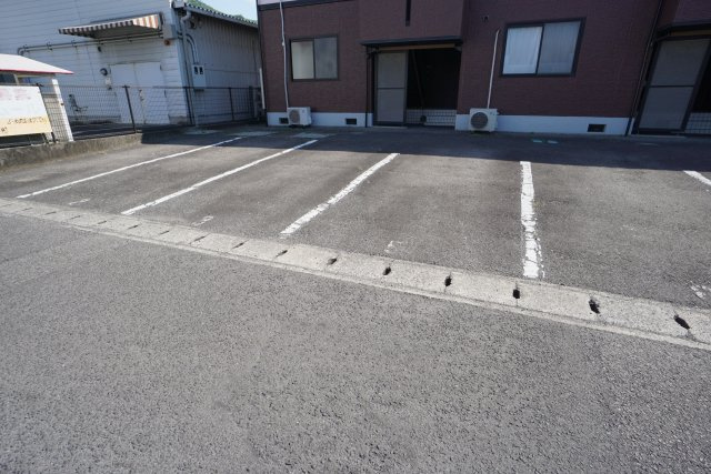 サンカムールの駐車場