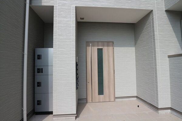 REGALEST道徳駅前のエントランス