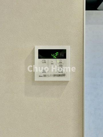 ステーションガーデンタワーの発電・温水設備|【給湯リモコン】外での一日を忘れさせてくれるオートバス機能でお好みの湯量・温度に調整された浴槽。