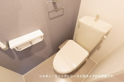 【トイレ】 | フローラ１６ | 落ち着いた色調のトイレです