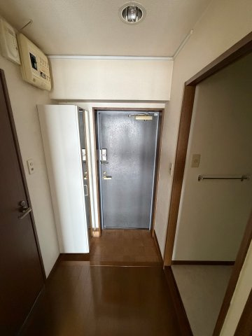 久留米市津福本町の賃貸マンションの玄関