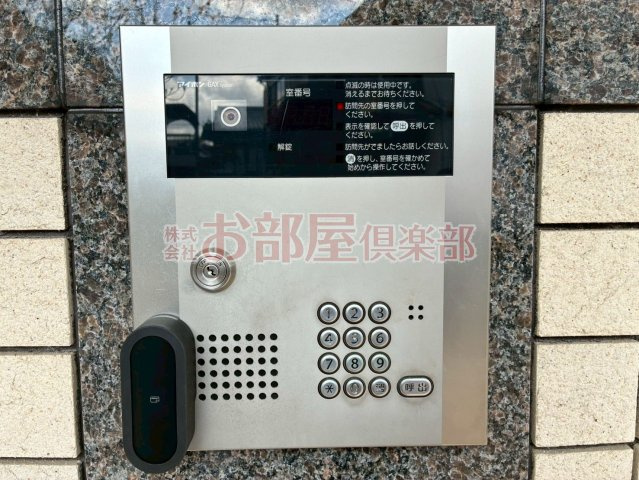 リ・エミネンスのエントランス|建物の内部です