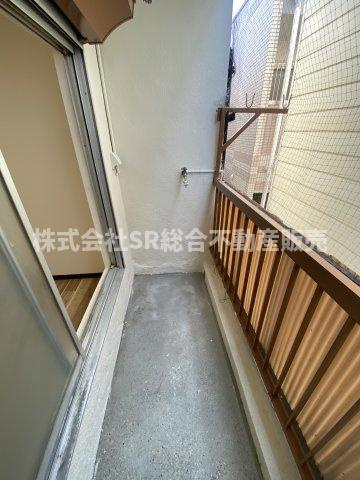 衣摺4丁目中古テラスハウスのバルコニー|南側バルコニーの方が広めです！