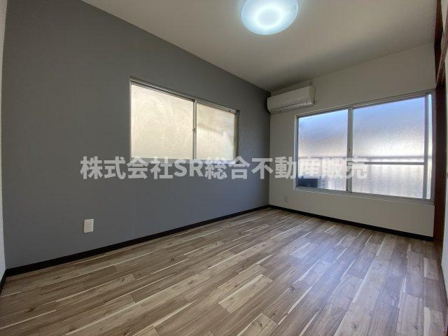 衣摺4丁目中古テラスハウスの子供部屋|お子さんのいるうちは子供部屋に使ってはいかがでしょうか