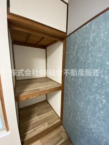 衣摺4丁目中古テラスハウスの収納|便利な収納スペースです