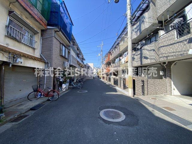 衣摺4丁目中古テラスハウスの前面道路含む現地写真|前面道路含む現地写真です