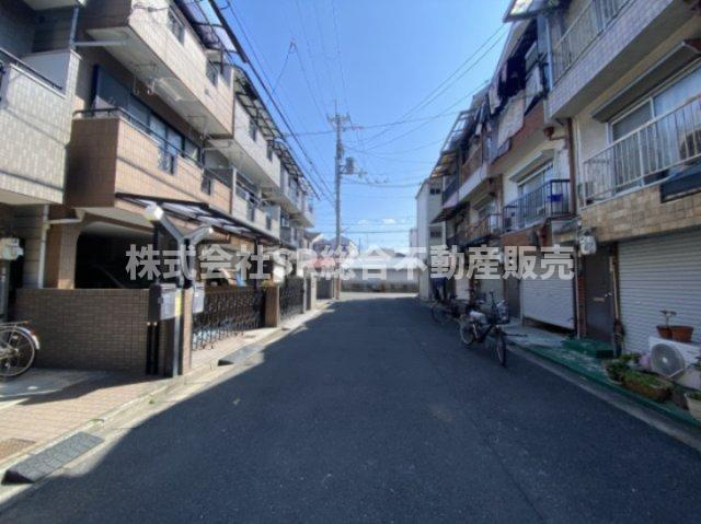 衣摺4丁目中古テラスハウスの前面道路含む現地写真|前面道路含む現地写真です