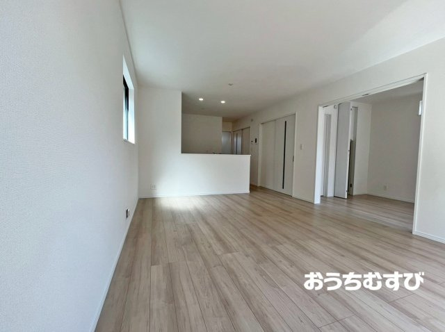 春日井市東野町7期（全2棟）の居間・リビング