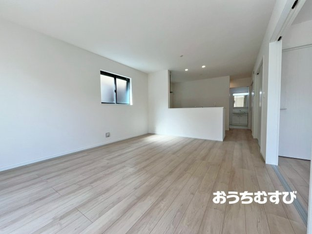 春日井市東野町7期（全2棟）の居間・リビング