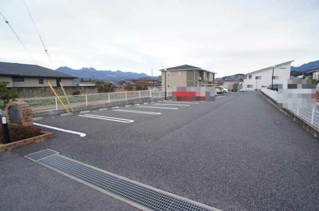 グレイス・フォーシーズンＡの駐車場|当社、チルホームのHPもご覧ください(^^)/物件情報多数♪