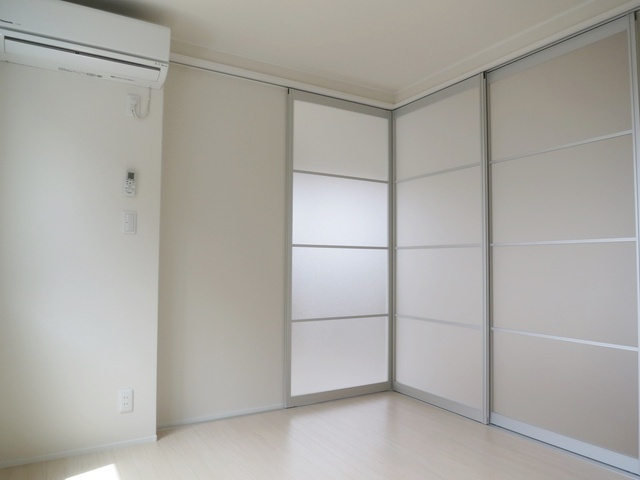 ビューノラメゾンの洋室|スライドドアがオシャレなお部屋です。