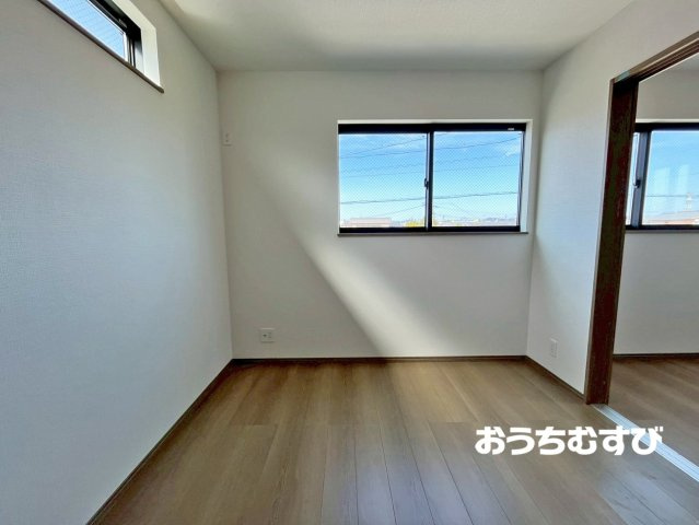 春日井市東野町7期（全2棟）の洋室