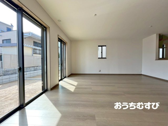 春日井市東野町7期（全2棟）の居間・リビング