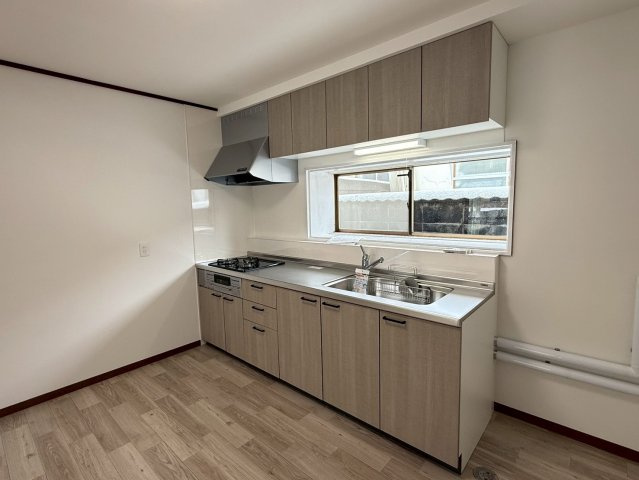 桜ヶ岡2丁目　6LDKリフォーム済中古住宅のキッチン