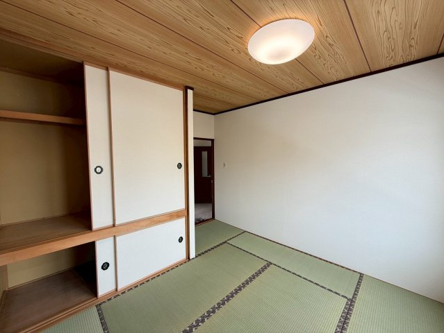 桜ヶ岡2丁目　6LDKリフォーム済中古住宅の和室|2階和室6帖