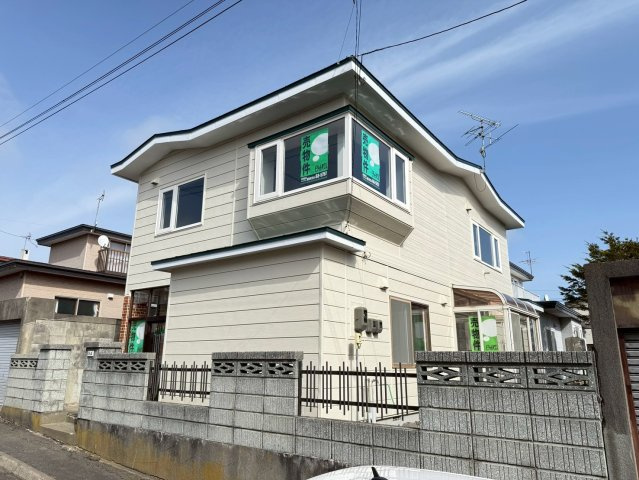 桜ヶ岡2丁目　リフォーム済中古住宅の外観|ガレージ付き