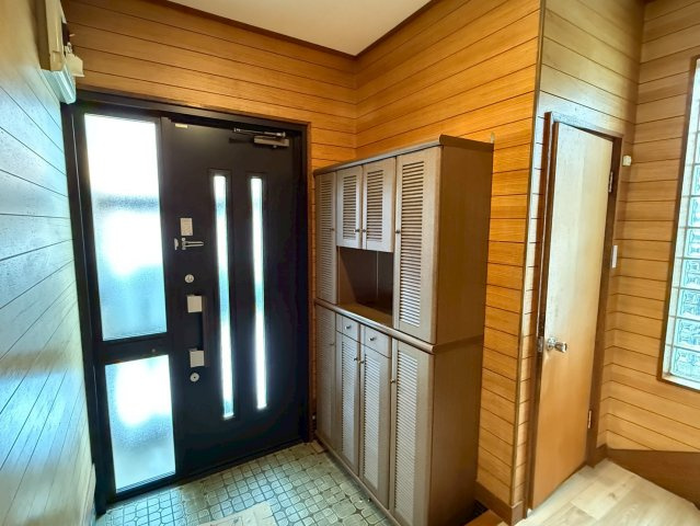 桜ヶ岡2丁目　6LDKリフォーム済中古住宅の玄関