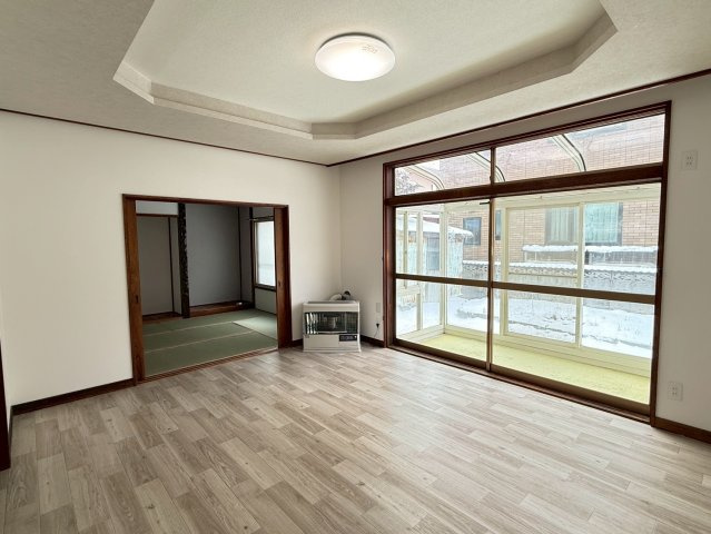 桜ヶ岡2丁目　リフォーム済中古住宅の居間・リビング|リビング10帖