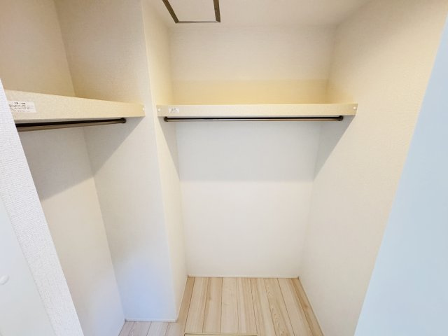 松戸市栄町２丁目新築戸建（栄町17期）の収納|1F7.5帖洋室・ウォークインクローゼット