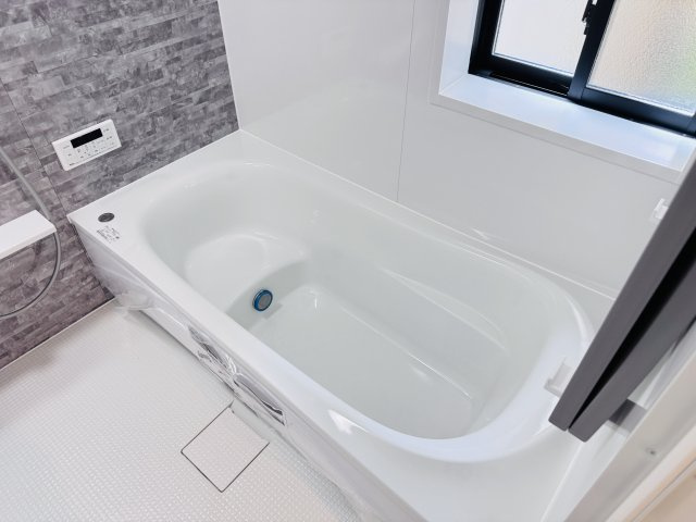 松戸市栄町２丁目新築戸建（栄町17期）の浴室|足を伸ばせる広々浴槽で毎日リラックス♪