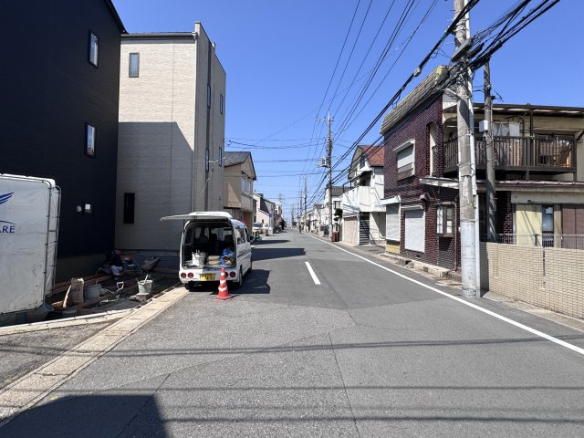 松戸市栄町２丁目新築戸建（栄町17期）の前面道路含む現地写真|北側前面道路・幅員約8.5ｍ