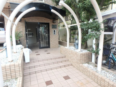 【エントランス】 | ＣＯＺＹ西宮 | 建物の内部です