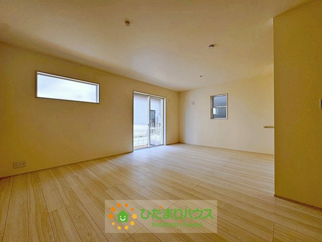 蓮田市西新宿　新築一戸建て　02　リーブルガーデンの居間・リビング