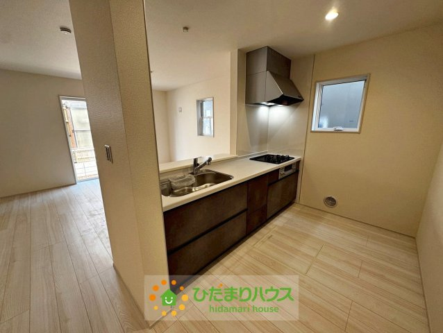 蓮田市西新宿　新築一戸建て　02　リーブルガーデンのキッチン