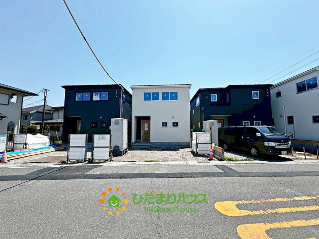 蓮田市西新宿　新築一戸建て　02　リーブルガーデンの駐車場|2026/5/3　撮影