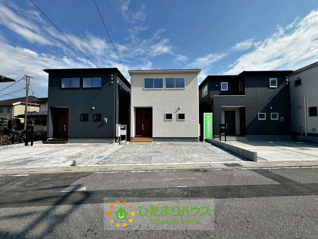 蓮田市西新宿　新築一戸建て　02　リーブルガーデンの駐車場