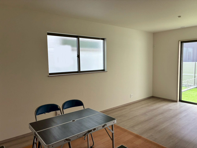 【居間・リビング】 | 清水町長沢618番 新築建売分譲住宅 建物＋土地 TW06075 | 清水町長沢A号棟　リビング ※令和8年6月8日撮影写真