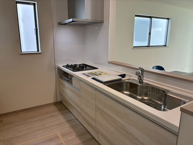 【キッチン】 | 清水町長沢618番 新築建売分譲住宅 建物＋土地 TW06075 | 清水町長沢A号棟　キッチン ※令和8年6月8日撮影写真