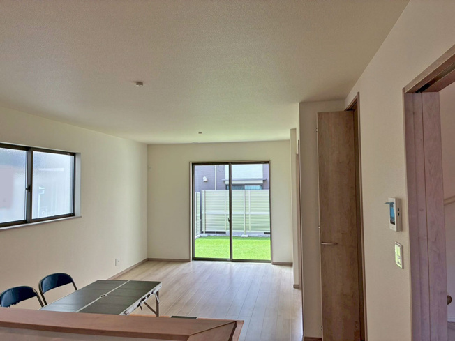 【居間・リビング】 | 清水町長沢618番 新築建売分譲住宅 建物＋土地 TW06075 | 清水町長沢A号棟　リビング ※令和8年6月8日撮影写真