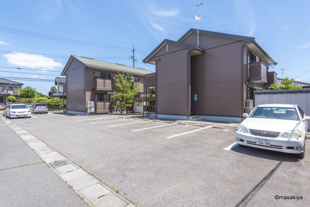 アコール・TBの駐車場